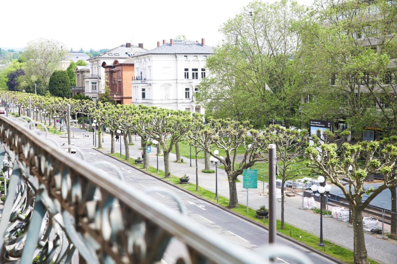 Palais Passy~Design Suite Mit Ausblick Im Zentrum Wiesbaden Exteriér fotografie